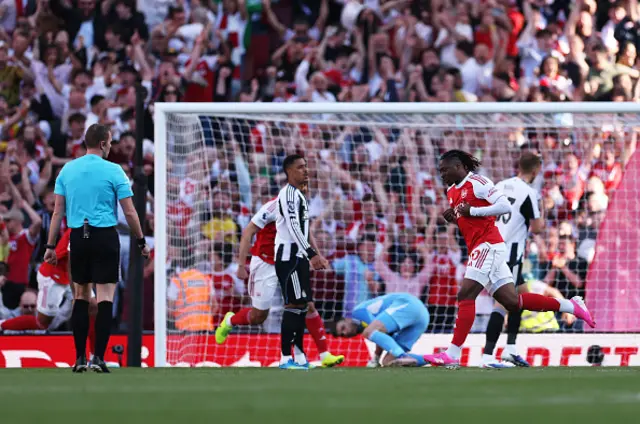 Eberechi Eze of Arsenal celebrates scoring his team's first goal