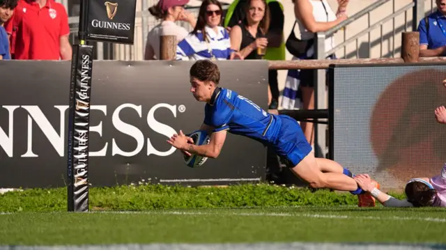D'inca in blue scoring a try