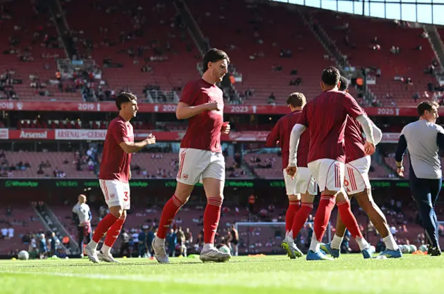 Declan Rice of Arsenal warms up