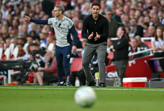 Mikel Arteta reacts