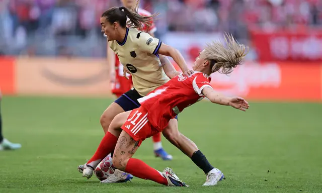 Patri Guijarro tangles with Georgia Stanway