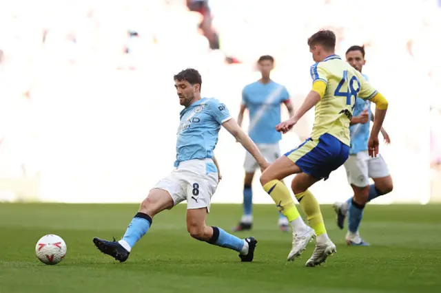 Mateo Kovacic of Manchester City controls the ball