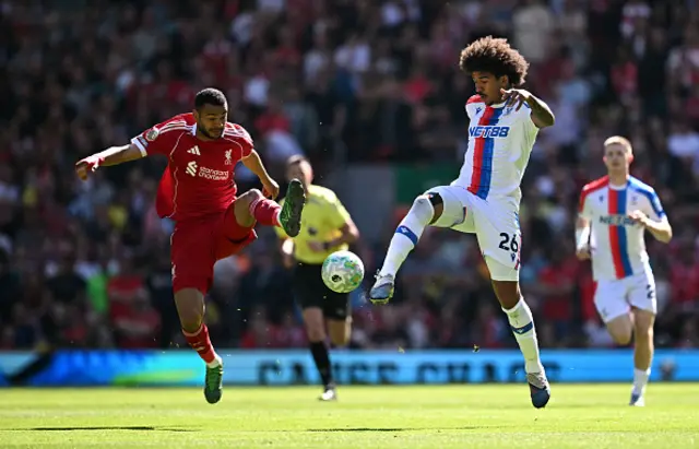 Cody Gakpo (L) and Crystal Palace's US defender #26 Chris Richards clash