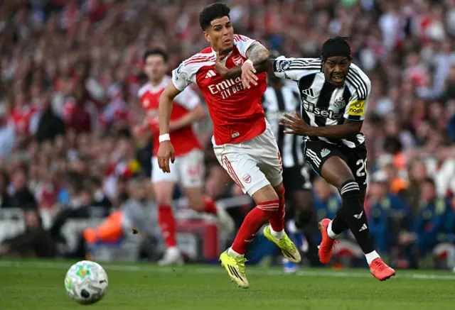 Piero Hincapie (L) tussles with Newcastle United's English midfielder #20 Anthony Elanga