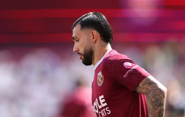 Taty Castellanos of West Ham United looks down