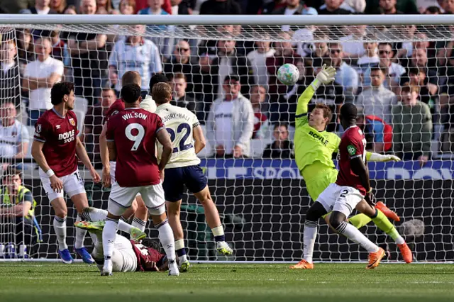 Kiernan Dewsbury-Hall of Everton scores his team's first goal