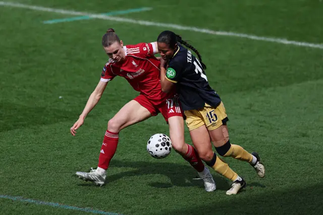 Jenna Clark of Liverpool is challenged by Ylinn Tennebo of West Ham United