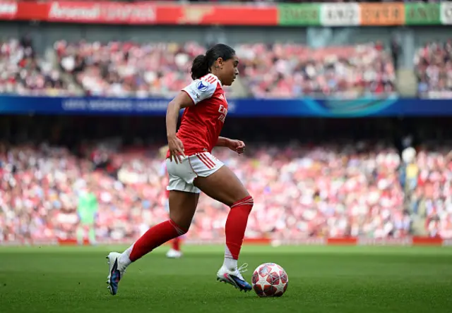 Olivia Smith of Arsenal runs with the ball