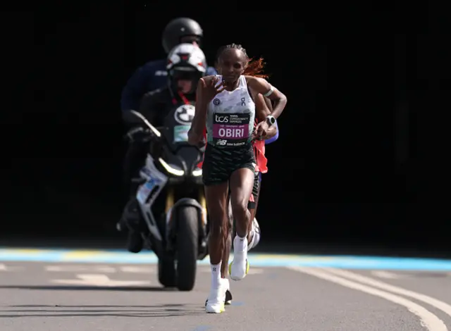 Hellen Obiri of Team Kenya leads the field