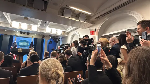 Reporters cram into briefing room