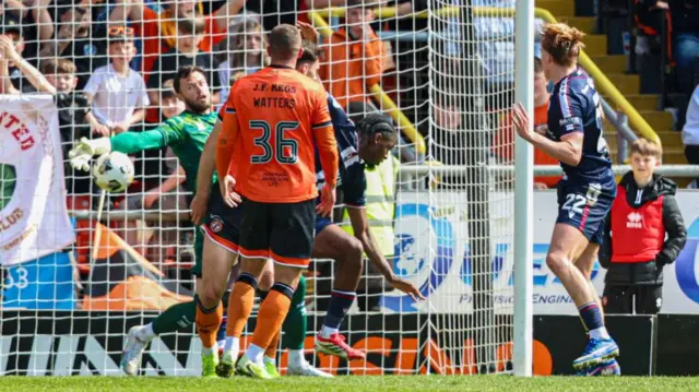 Dundee Utd v Dundee