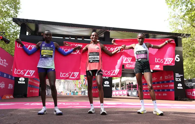 1st placed Tigst Assefa of Team Ethiopia (C), 2nd placed Hellen Obiri of Team Kenya (R) and 3rd placed Joyciline Jepkosgei of Team Kenya pose