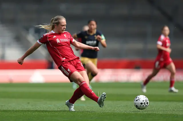 Alice Bergstrom of Liverpool passes the ball