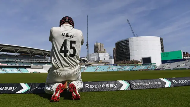 Dom Sibley on the boundary rope