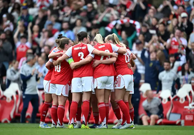 Players of Arsenal celebrate