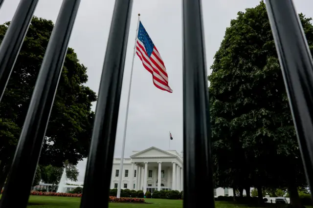 External shot of the White House taken from outside the iron gates