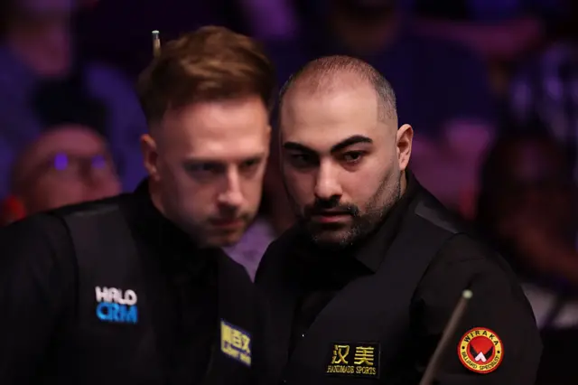Judd Trump and Hossein Vafaei