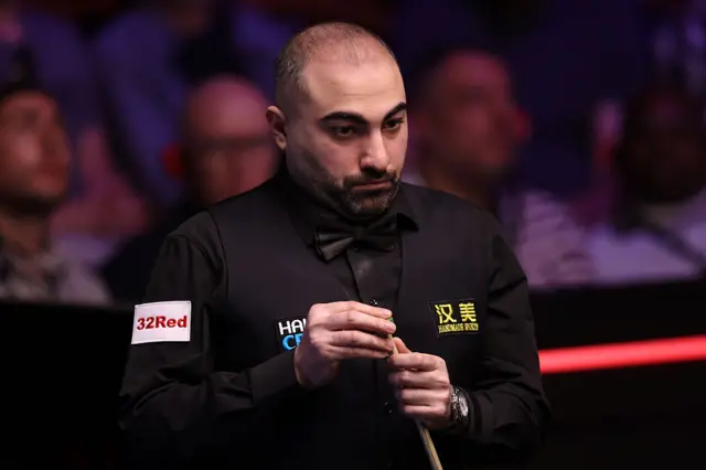 Hossien Vafaei chalking his cue