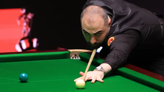 Hossein Vafaei plays a shot