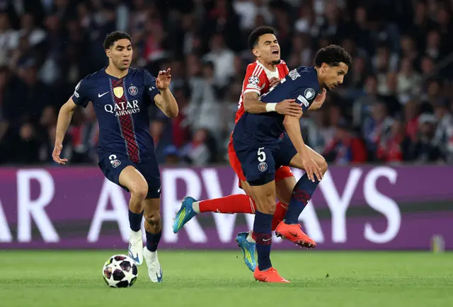 Marquinhos fouls Luis Diaz