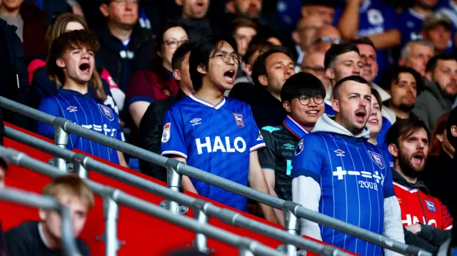 Ipswich fans sign at St Mary's