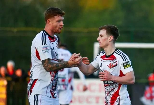 Elliot Dunlop celebrates goal with Fraser Bryden