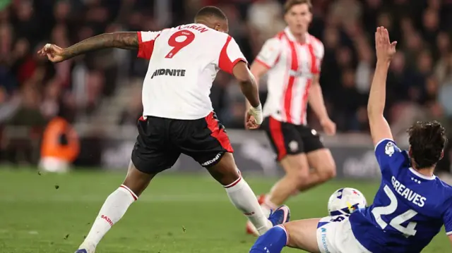 Cyle Larin clips in a finish to put Southampton into the lead