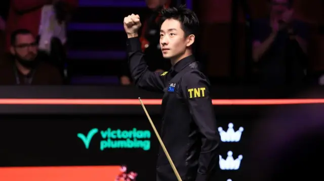 Wu Yize punches the air in delight