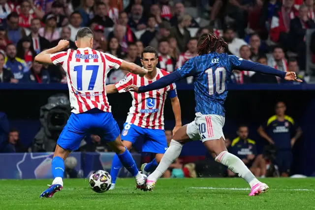 David Hancko fouls Eberechi Eze