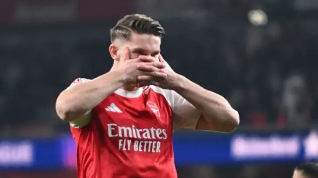 Viktor Gyokeres celebrates