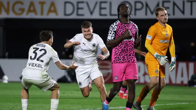 Boreham Wood v Forest Green