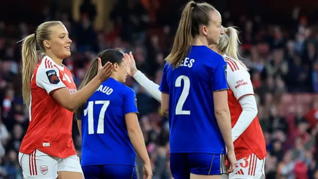 Smilla Holmberg celebrates