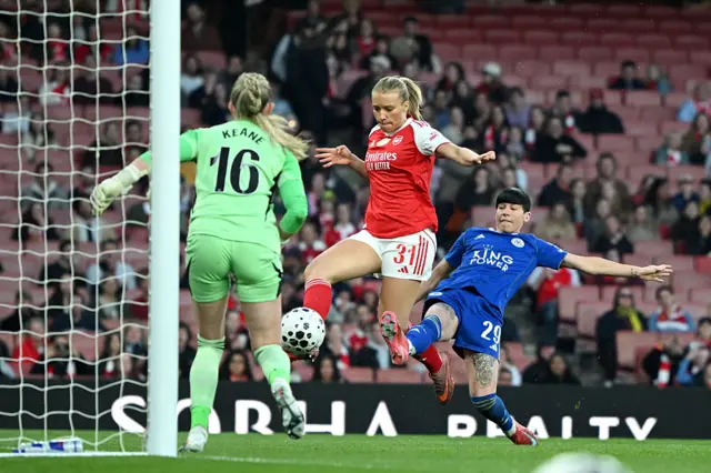 Smilla Holmberg scores