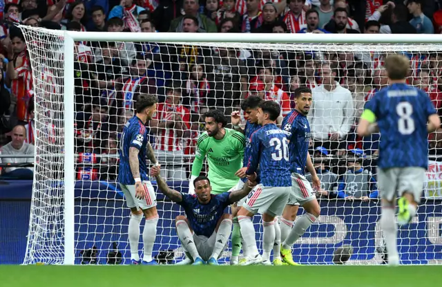 Arsenal players trying to regroup