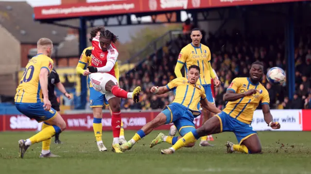 Arsenal and Mansfield players