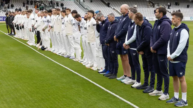 Middlesex and Gloucestershire players line up in memory of Lord's groundsman Mick Hunt