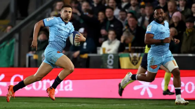 Castres score a try