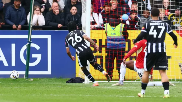 Tyrese Hall misses a good chance for Notts County