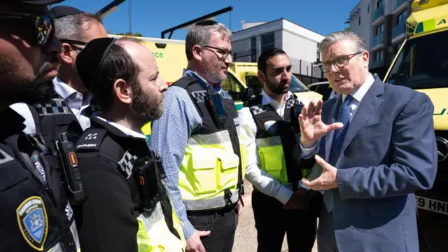 Starmer meets first responders from Shomrim North West London during a visit to Golders Green.