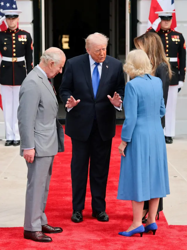 Turmp speaks to the King and Queen and Melania