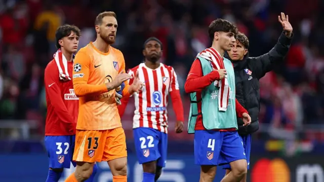 Jan Oblak applauds