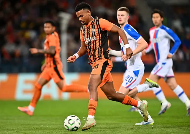 : Alisson of FC Shakhtar Donetsk runs with the ball