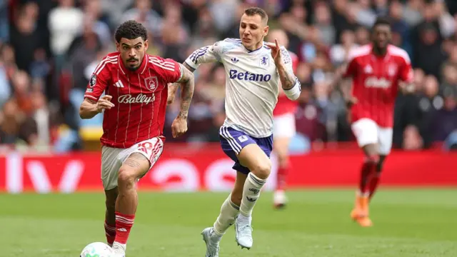 Morgan Gibbs-White of Nottingham Forest runs with the ball during the Premier League match between Nottingham Forest and Aston Villa at City Ground