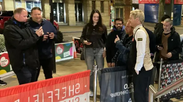 Neil Robertson with fans