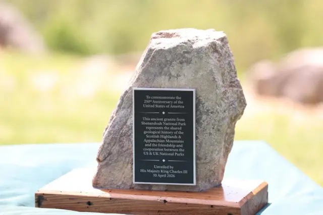 A commemorative stone with a plaque on it that celebrates 250 years of the USA