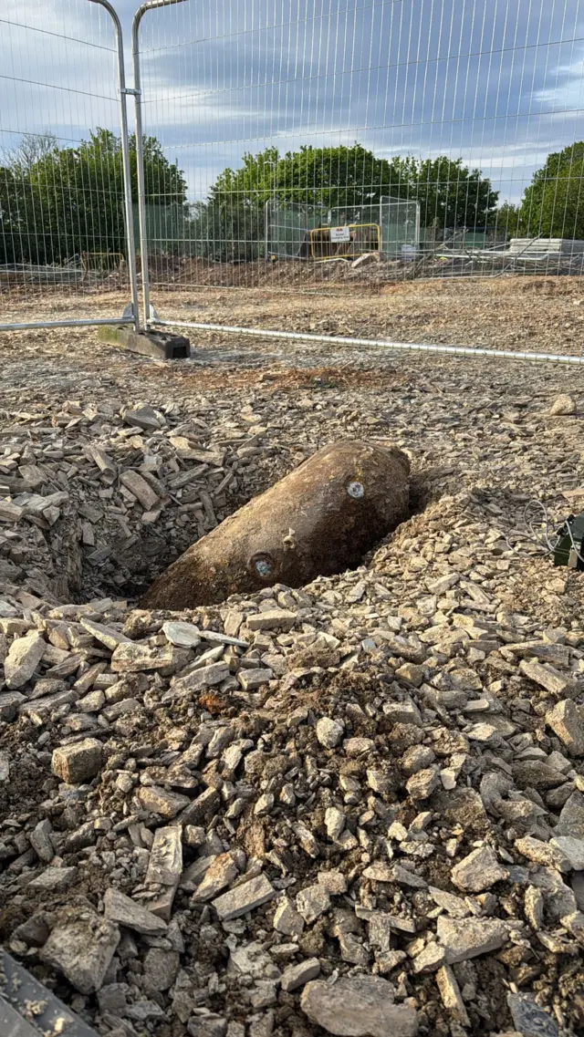 A picture of the unexploded device.