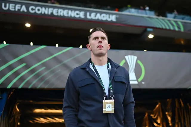 Dean henderson checks out pitch