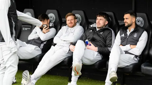 Aberdeen players on bench