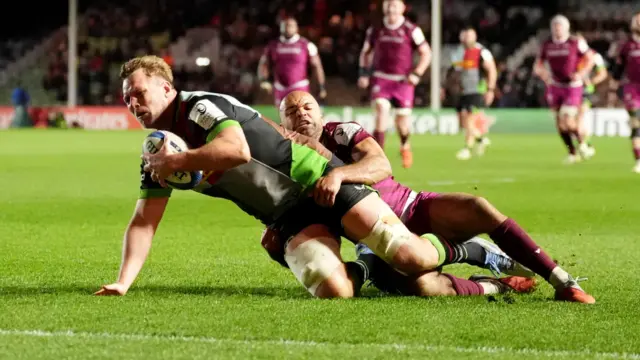 Alex Dombrandt scores for Harlequins
