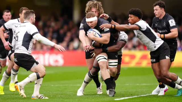 Bath carry the ball